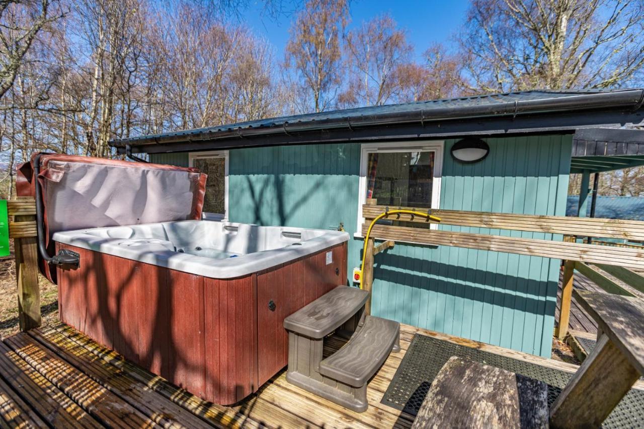 Fern Lodge 2 With Hot Tub Belladrum Exterior foto